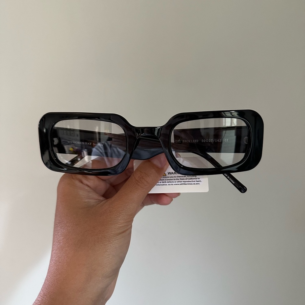 NWT WeWoreWhat never worn sunglasses “the backyard” black with grey tint